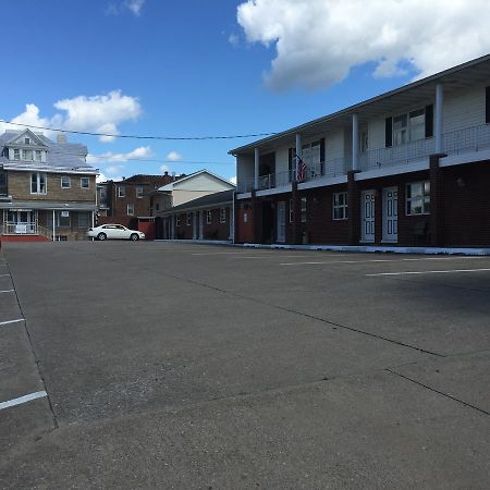 Colonial Hotel-Motel Buckhannon Exterior foto